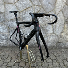 Carica l&#39;immagine nel visualizzatore di Gallery, Pinarello Dogma F100 Limited Edition
