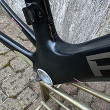 Carica l&#39;immagine nel visualizzatore di Gallery, Pinarello Dogma F100 Limited Edition
